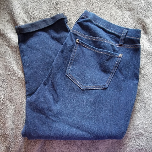 ⚘️ 2/$15. Terra & Sky denim capris for women. Size unknown. Waist is 35" - Picture 1 of 5